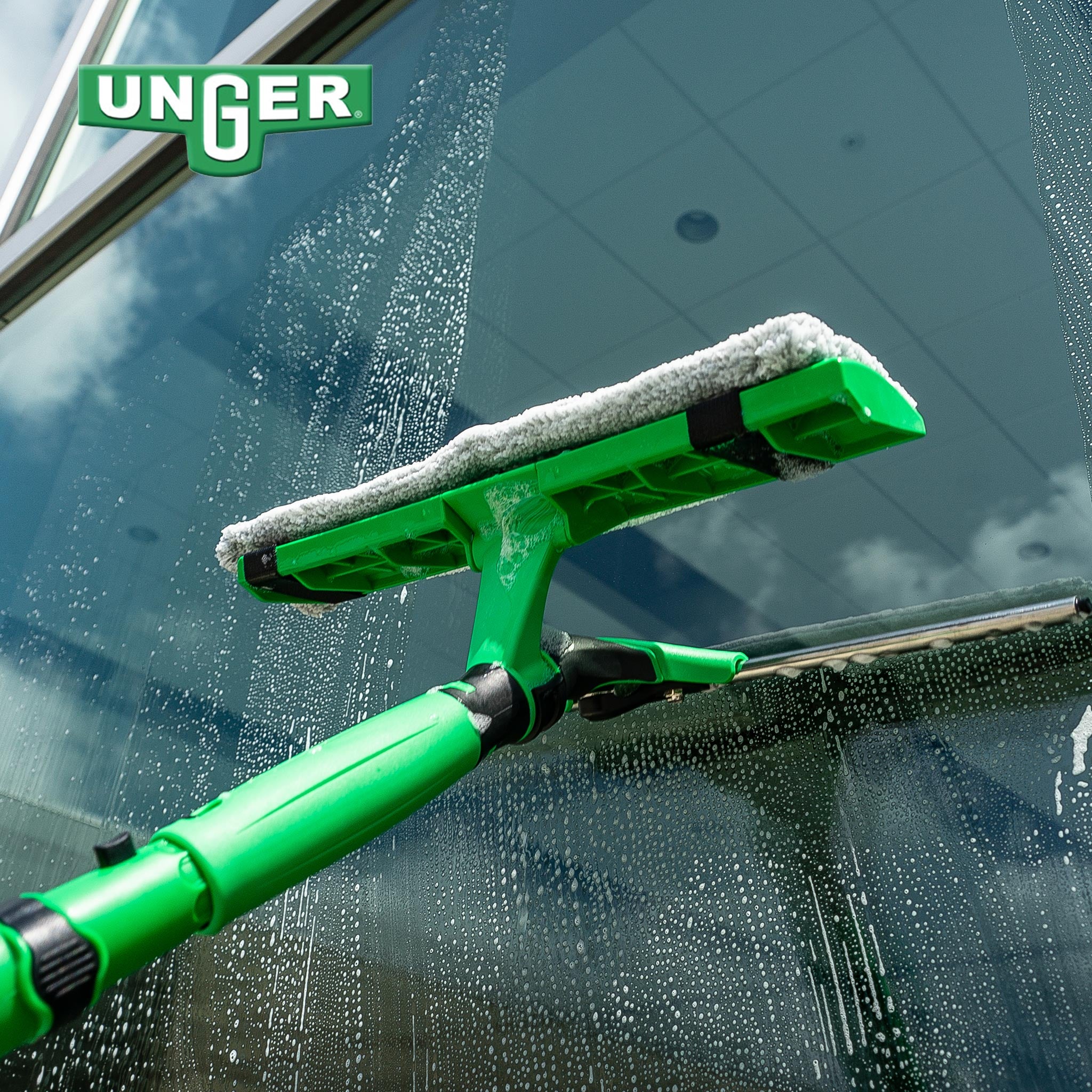 Unger Visa Versa Pro Squeegee Combo Tool for cleaning at height