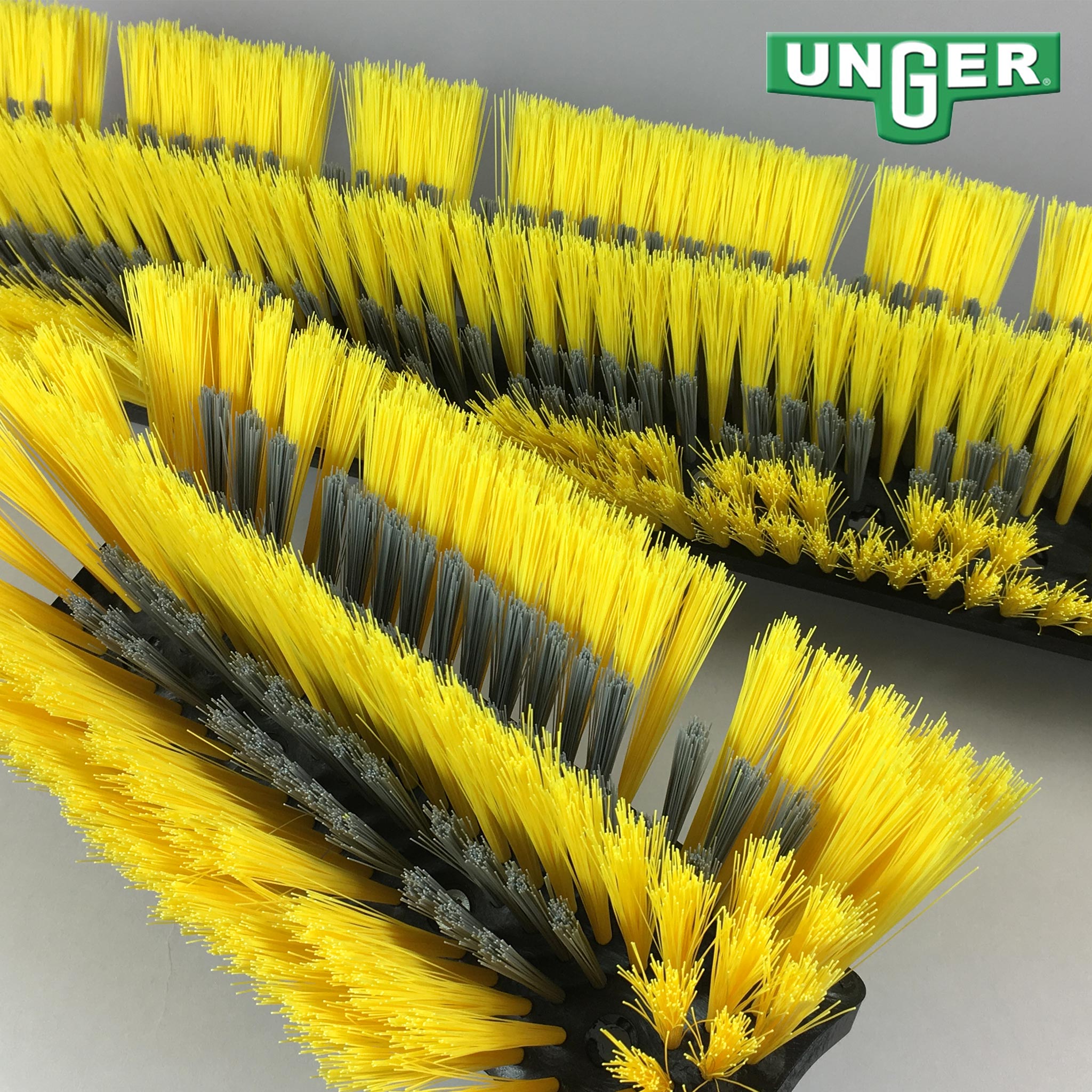 Unger nLite Solar Brush: Soft bristle brush for solar panels